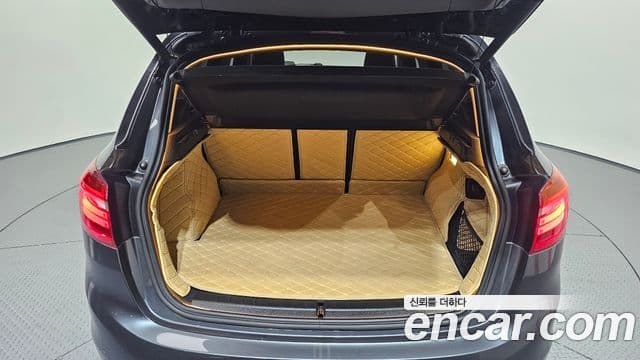 BMW 2 Series Active Tourer 2021 — Şəkil 21/32