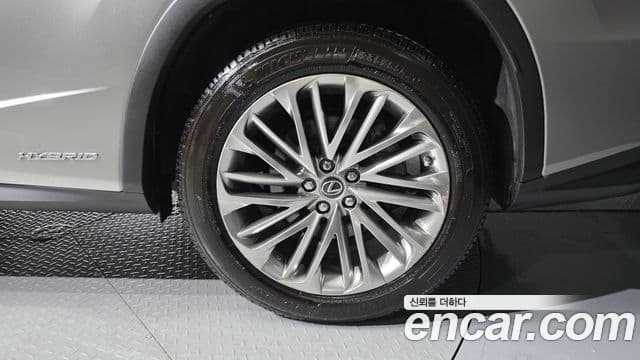 Lexus RX450h 2021 — Photo 2/36
