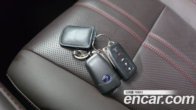 Lexus RX450h 2021 — Photo 18/36