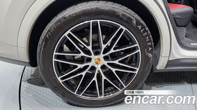 Porsche Cayenne 2024 — ფოტო 18/20