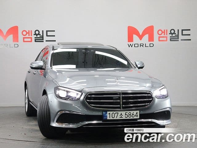 Mercedes-Benz E-Class 2023 — Photo 15/20