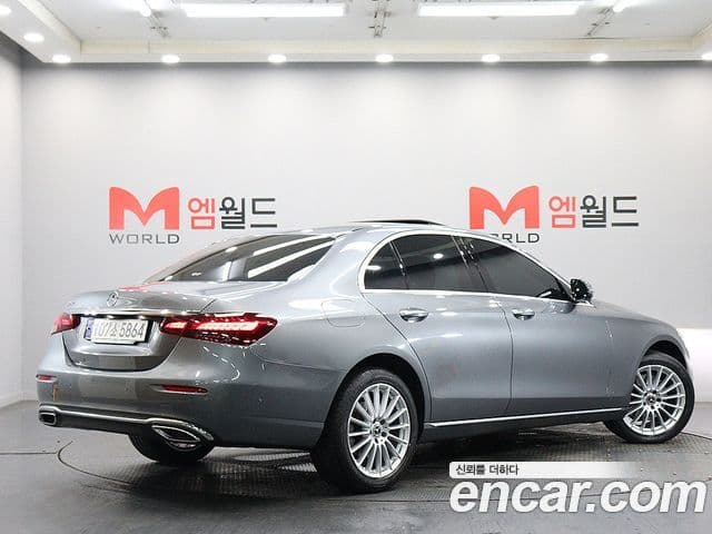 Mercedes-Benz E-Class 2023 — Photo 14/20