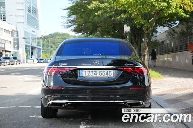 Mercedes-Benz S-Class 2022 — Photo 9/20