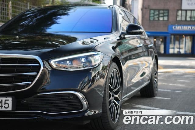 Mercedes-Benz S-Class 2022 — Photo 1/20