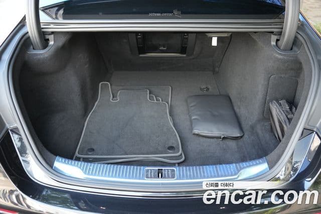 Mercedes-Benz S-Class 2022 — Photo 17/20