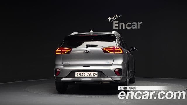 Kia Niro 2020 — ფოტო 22/30