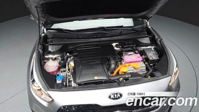 Kia Niro 2020 — ფოტო 24/30