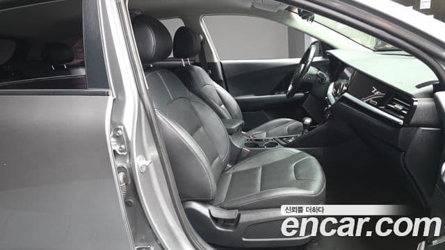 Kia Niro 2020 — ფოტო 14/30