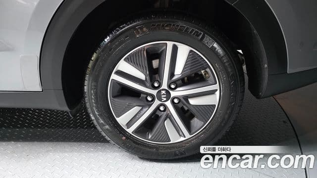 Kia Niro 2020 — ფოტო 9/30