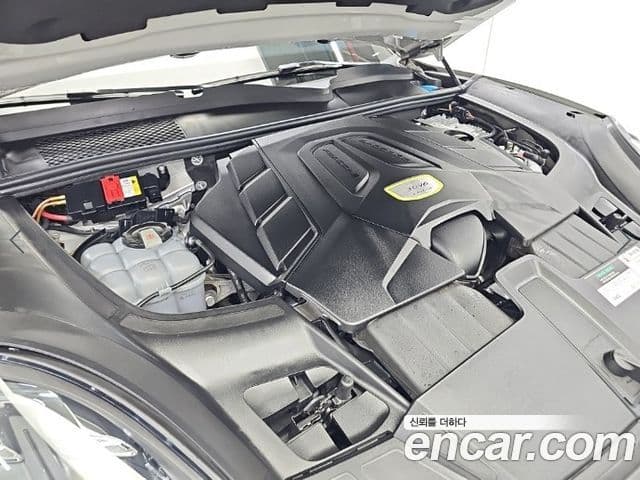 Porsche Cayenne 2020 — Photo 2/20