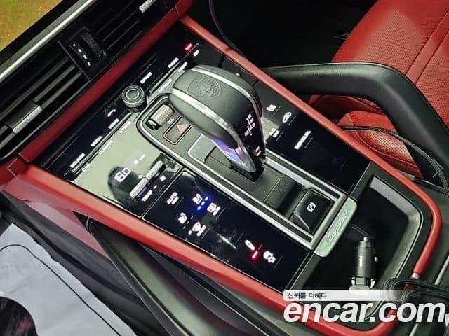 Porsche Cayenne 2020 — Photo 9/20