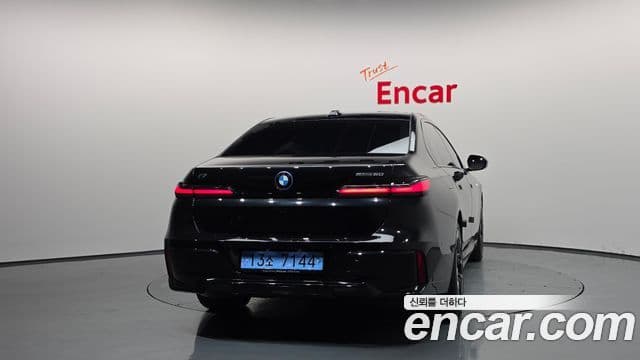 BMW i7 2024 — Photo 6/20