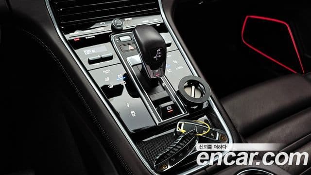 Porsche Panamera 2018 — Photo 15/33