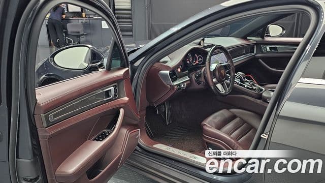 Porsche Panamera 2018 — Photo 18/33