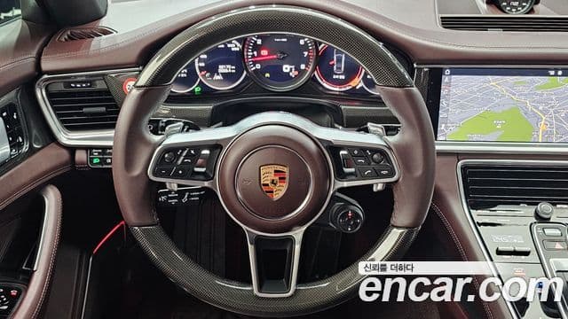 Porsche Panamera 2018 — Photo 22/33