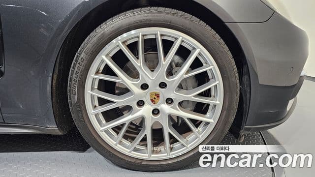 Porsche Panamera 2018 — Photo 16/33