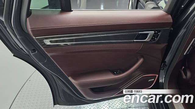 Porsche Panamera 2018 — Photo 27/33