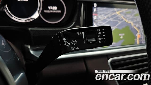 Porsche Panamera 2018 — Photo 23/33