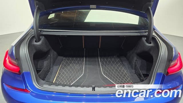 BMW 3 Series 2019 — Şəkil 27/32