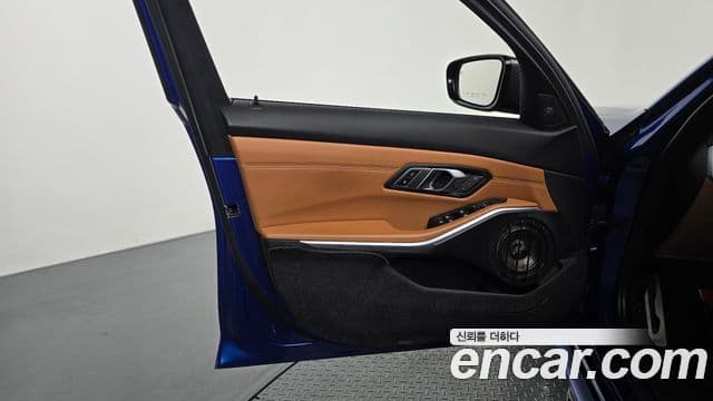 BMW 3 Series 2019 — Şəkil 12/32