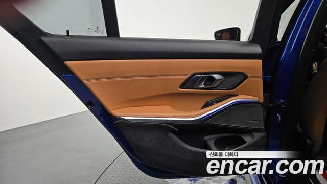 BMW 3 Series 2019 — Şəkil 30/32