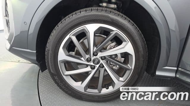 Audi Q5 2025 — Photo 6/34