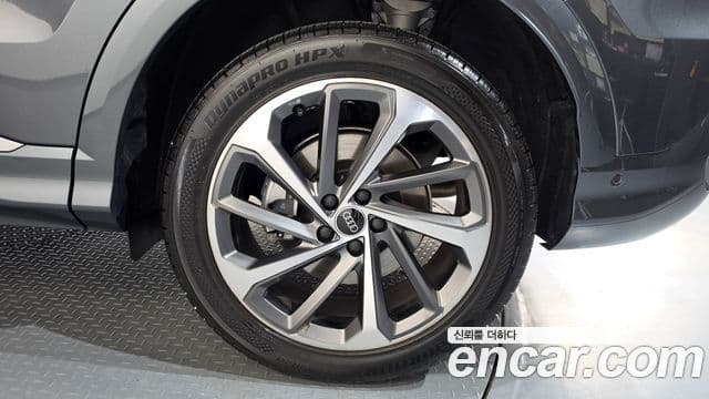Audi Q5 2025 — Photo 1/34
