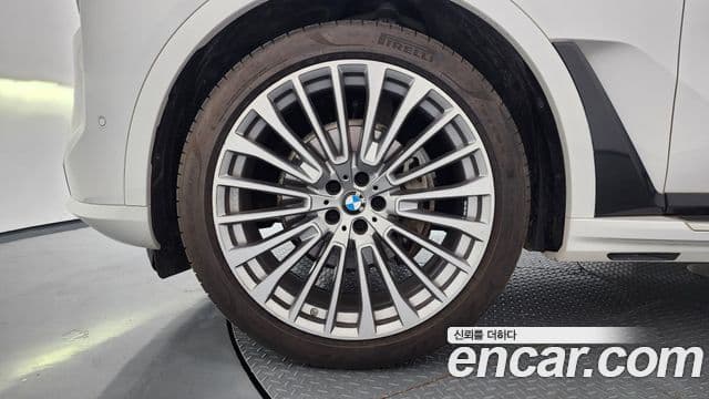 BMW X7 2023 — Photo 9/20