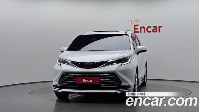 Toyota Sienna 2023 — Şəkil 35/39