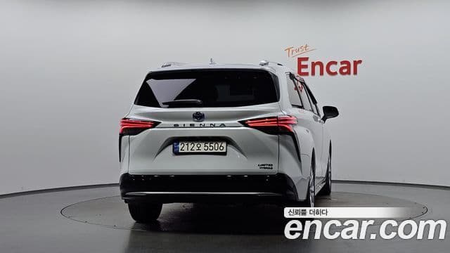 Toyota Sienna 2023 — Şəkil 24/39