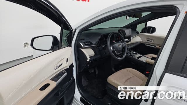Toyota Sienna 2023 — Şəkil 13/39