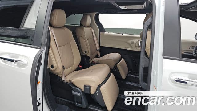 Toyota Sienna 2023 — Şəkil 31/39