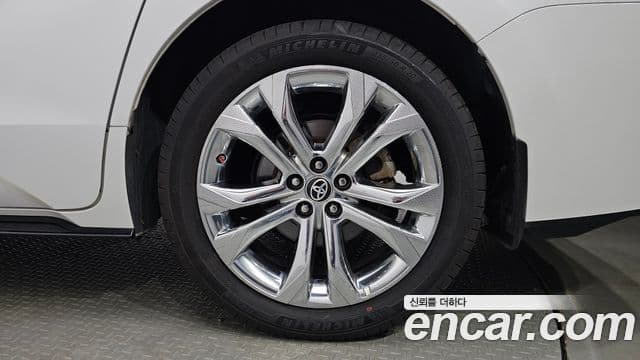 Toyota Sienna 2023 — Şəkil 9/39