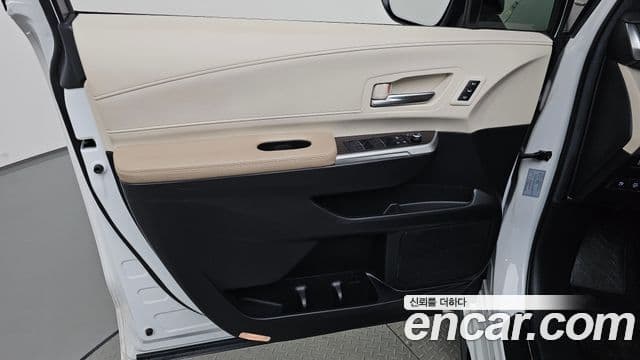Toyota Sienna 2023 — Şəkil 36/39