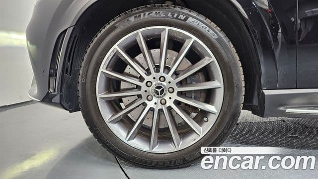 Mercedes-Benz GLE-Class 2023 — Photo 19/20