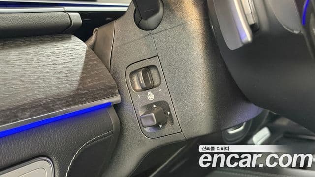Mercedes-Benz GLS-Class 2025 — Photo 18/20
