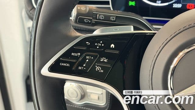 Mercedes-Benz GLS-Class 2025 — Photo 16/20
