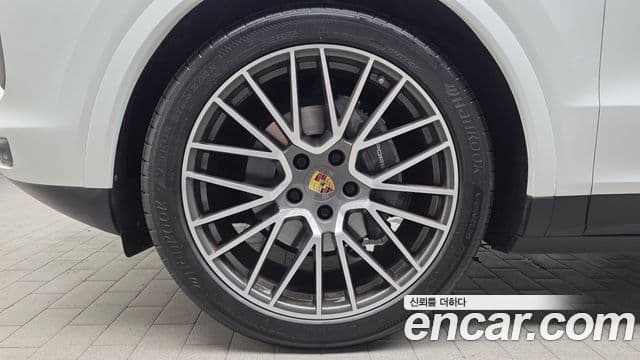 Porsche Cayenne 2021 — Photo 20/34