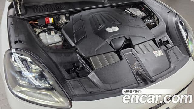 Porsche Cayenne 2021 — Photo 24/34