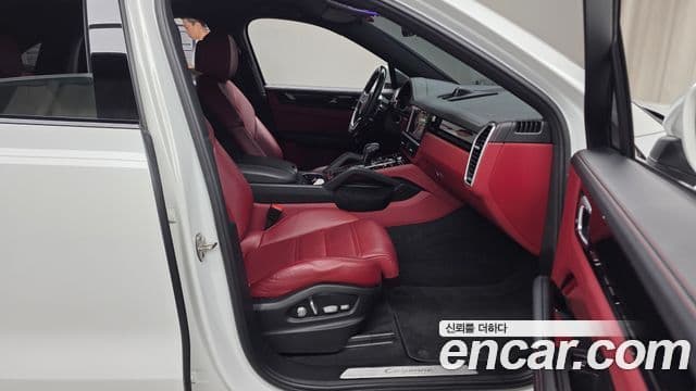 Porsche Cayenne 2021 — Photo 15/34
