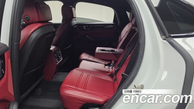 Porsche Cayenne 2021 — Photo 33/34