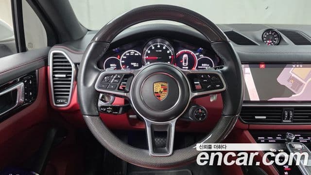 Porsche Cayenne 2021 — Photo 18/34