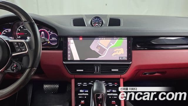Porsche Cayenne 2021 — Photo 28/34