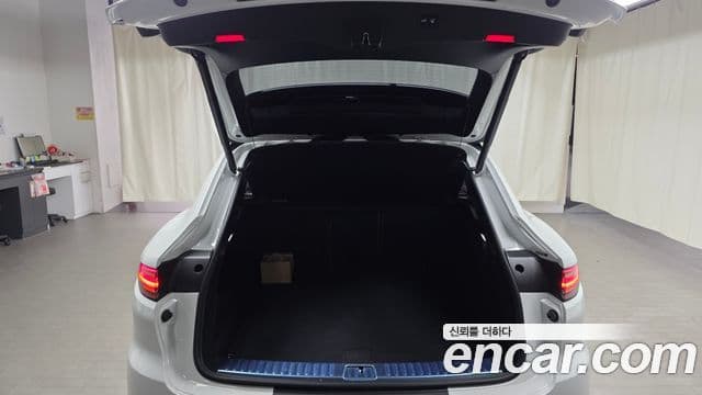 Porsche Cayenne 2021 — Photo 32/34