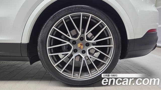 Porsche Cayenne 2021 — Photo 31/34