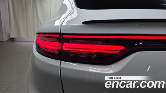 Porsche Cayenne 2021 — Photo 23/34