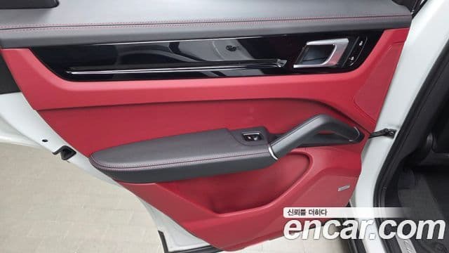 Porsche Cayenne 2021 — Photo 13/34