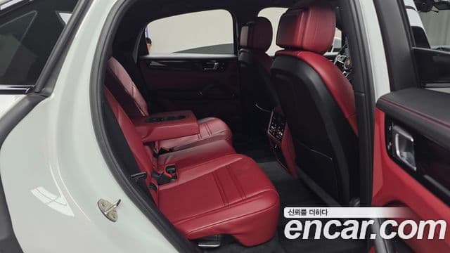 Porsche Cayenne 2021 — Photo 25/34