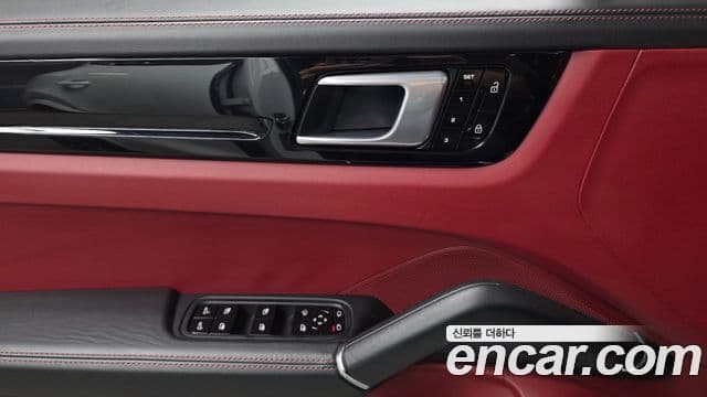 Porsche Cayenne 2021 — Photo 11/34