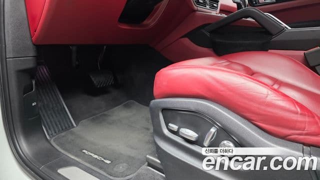 Porsche Cayenne 2021 — Photo 12/34
